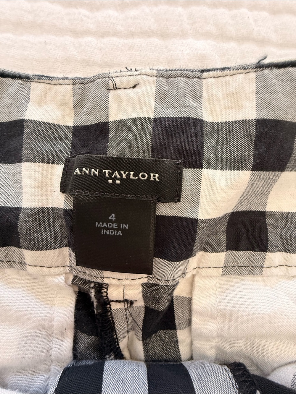 Ann Taylor Black & White Gingham Scallop Hem Women’s Shorts - Picture 2 of 4